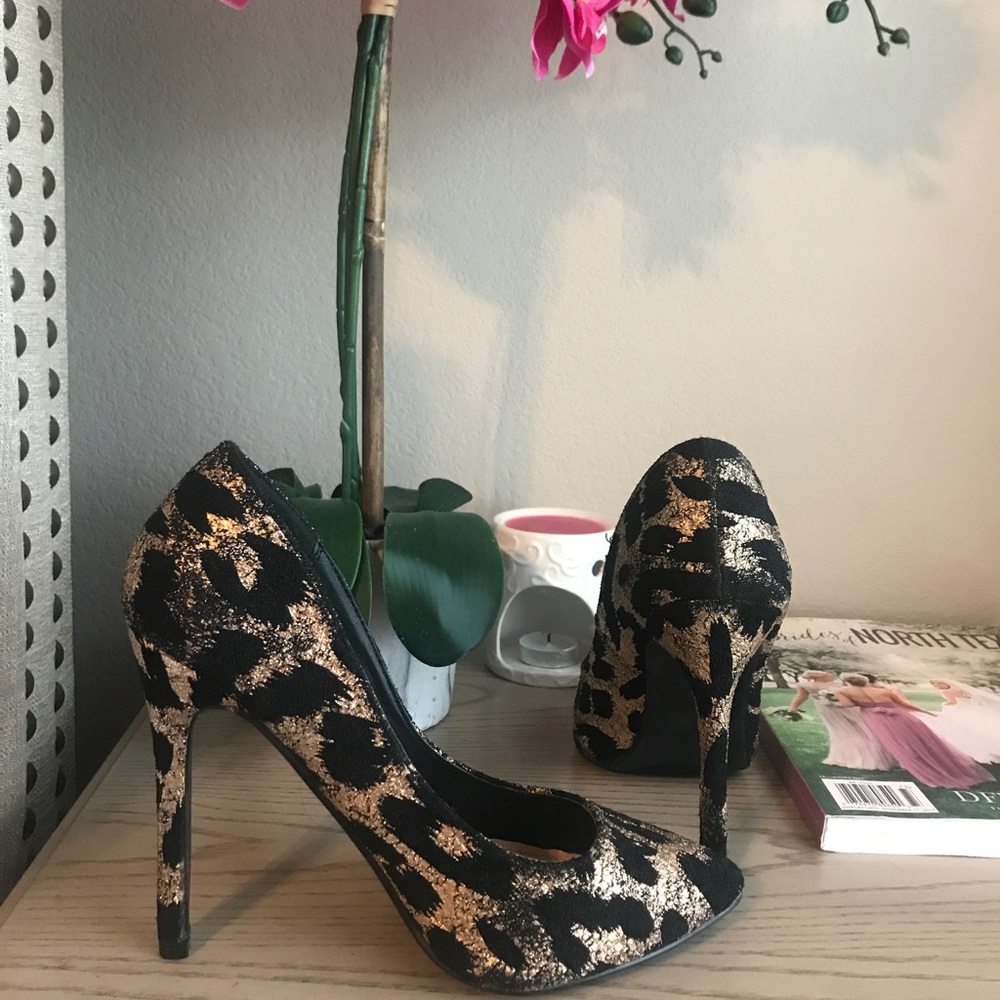 Beautiful gold and black heels